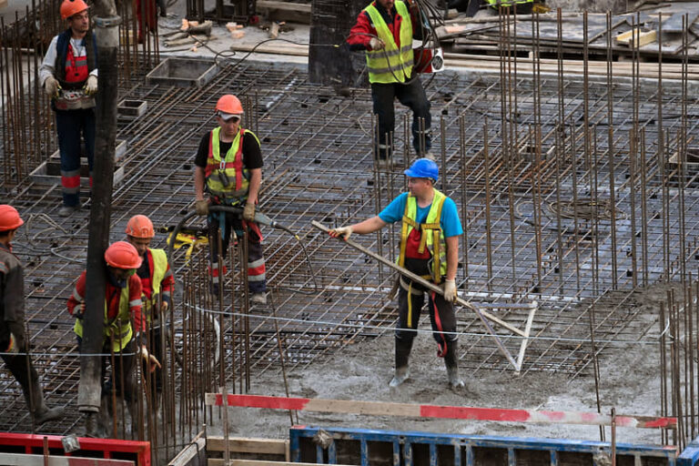 Строители уперлись в стену – Коммерсантъ