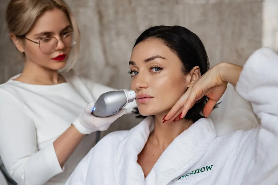 Как убрать второй подбородок: как эффективно избавиться, причины появления, хирургическая коррекция, методы косметологии