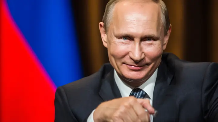 Пескову смешно, а министру грустно — глаза отводит