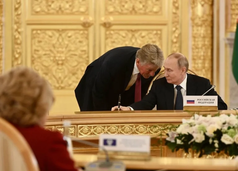 После удара по Уралу в Кремле рассказали, как Путину докладывают об атаках БПЛА