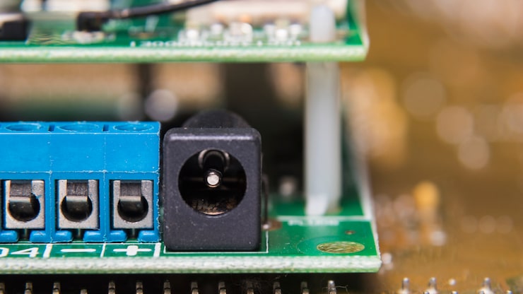 Как подключить двухканальный усилитель к компьютеру