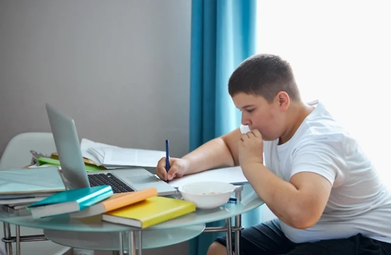 В Минздраве сообщили о росте ожирения среди мальчиков в России