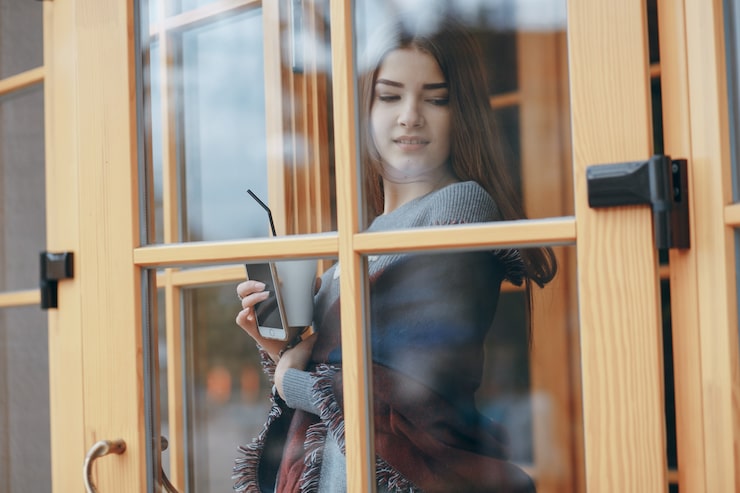 Как установить стеклопакет в деревянном доме с усадкой