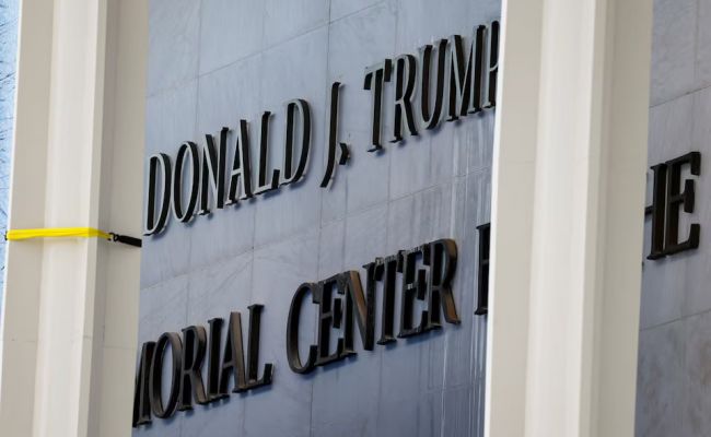 С Трампа сбили спесь: его имя за две недели исчезнет с фасада Кеннеди-центра