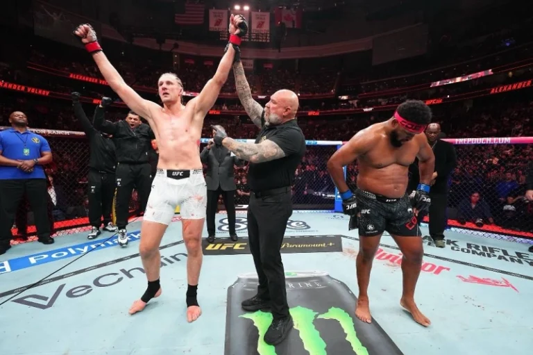 Волков на турнире UFC 328 одержав 40-ю победу в ММА, перебив Кортеса-Акосту