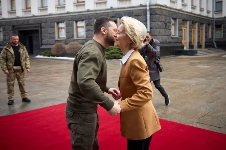 Зампред Совфеда Косачёв: Европейцам придётся ответить за поцелуи с Зеленским